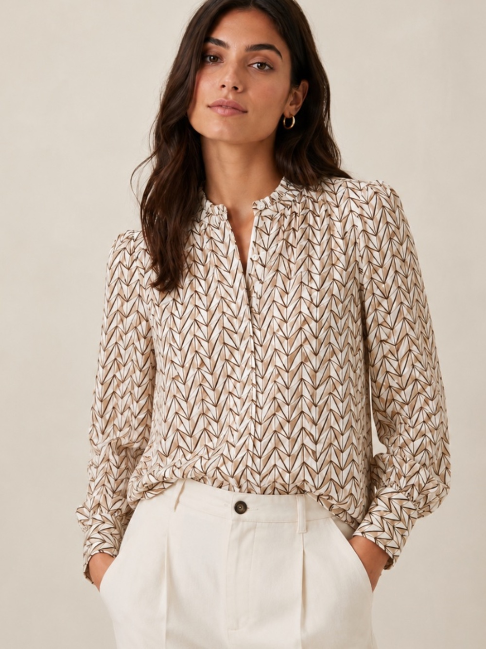 NWT Banana Republic Women’s Feminine Blouse in medium